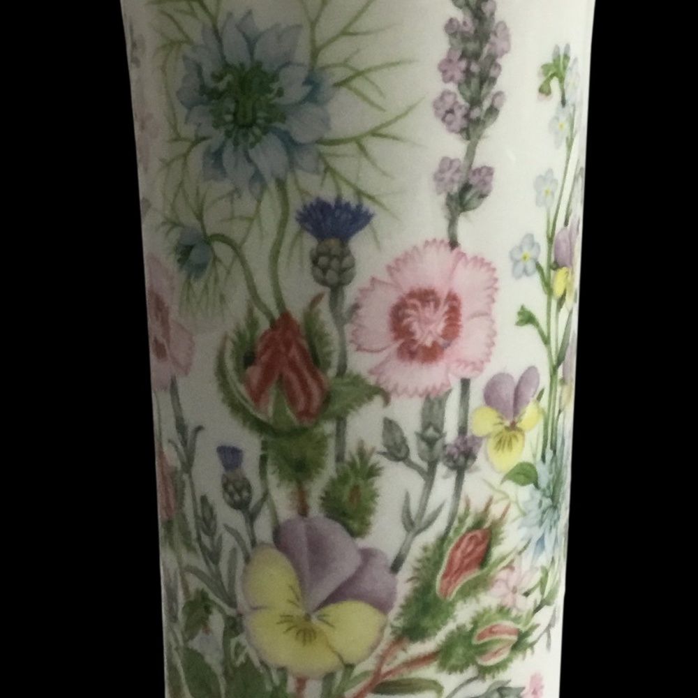 Beautiful Aynsley Wild Tudor Vase, 5 7/8” Tall Trimmed in Gold